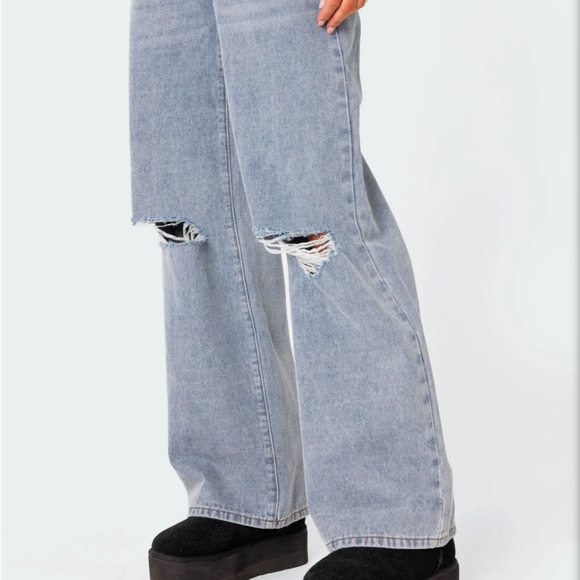 EDIKTED Debbie Distressed Low Rise Jeans - Picture 3 of 4